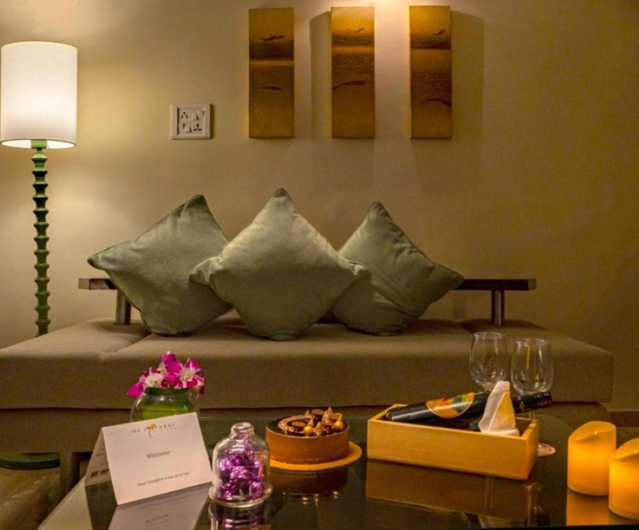 Suite with 20% discount on Buffet Lunch and Dinner, 10% discount on Laundry & Airport Pick-up